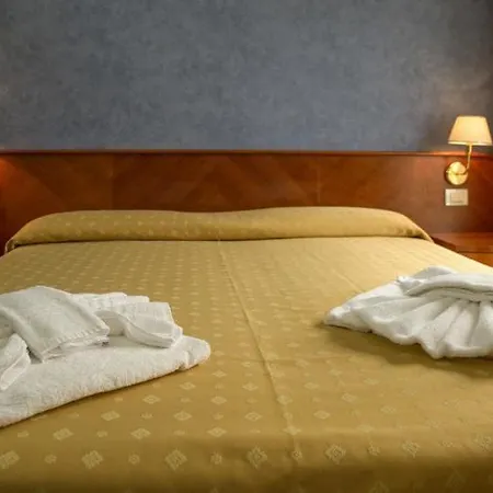 Remin Plaza 4*