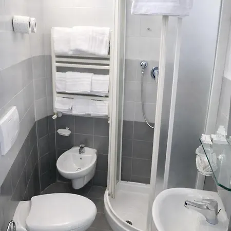 Remin Plaza 4*