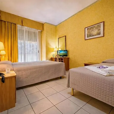 Remin Plaza Hotel 4*
