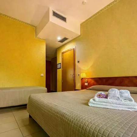 Remin Plaza 4*