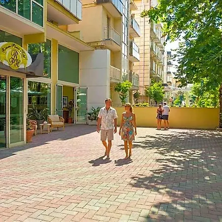 Отель Remin Plaza