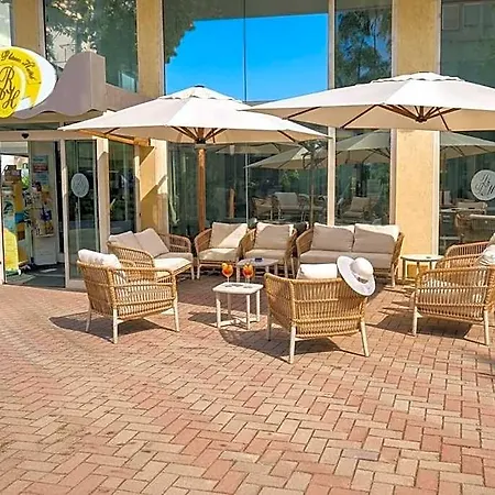 Remin Plaza 4*