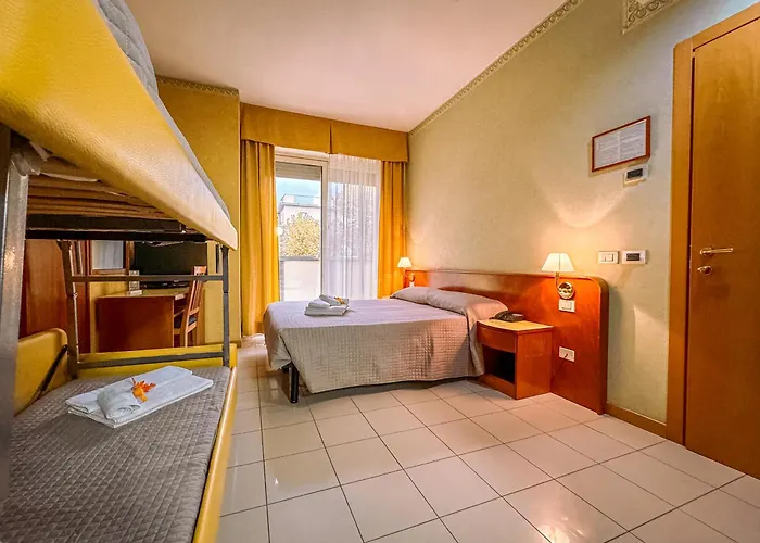 מלון Remin Plaza 4*