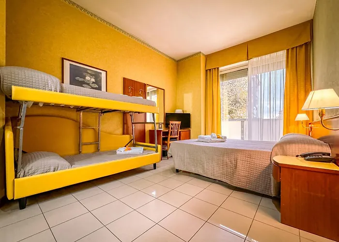 מלון Remin Plaza 4*