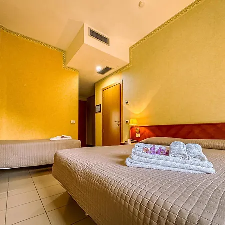 Remin Plaza Hotel 4*